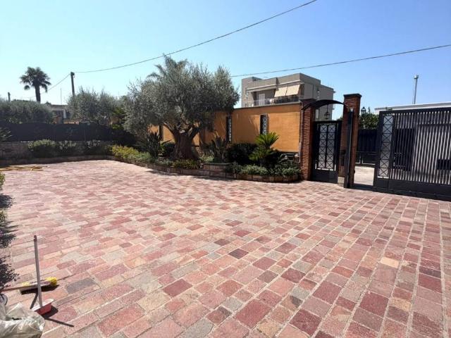 Villa in vendita a Giugliano in Campania NA