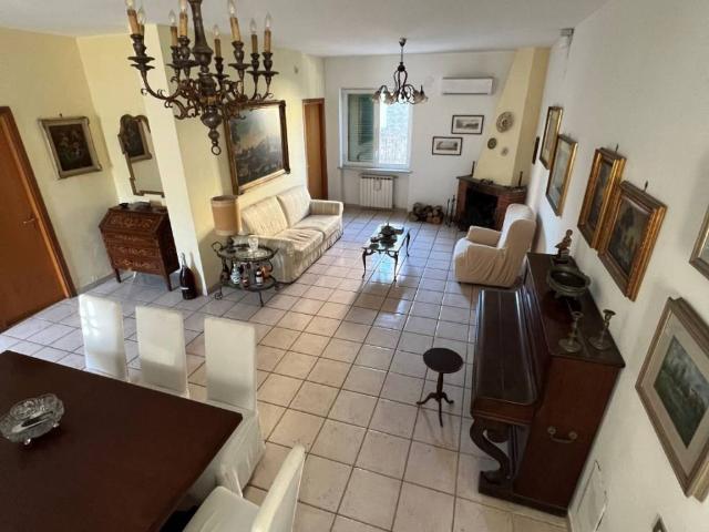 Villa in vendita a Giugliano in Campania NA