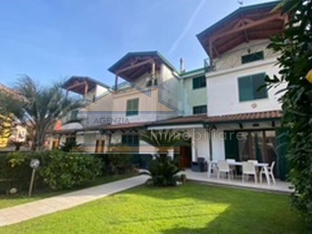 Villa in vendita a Giugliano in Campania NA