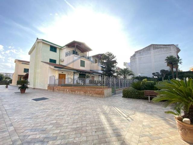 Villa in vendita a Giugliano in Campania NA