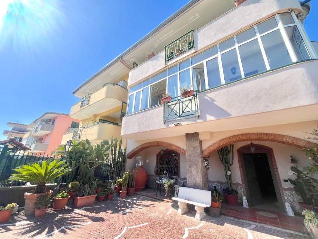 Villa in vendita a Giugliano in Campania NA