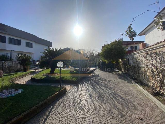 Villa in vendita a Giugliano in Campania NA