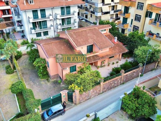 Villa in vendita a Giugliano in Campania NA