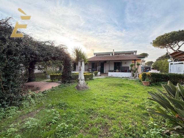 Villa in vendita a Giugliano in Campania NA