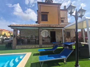 Villa in vendita a Giugliano in Campania NA