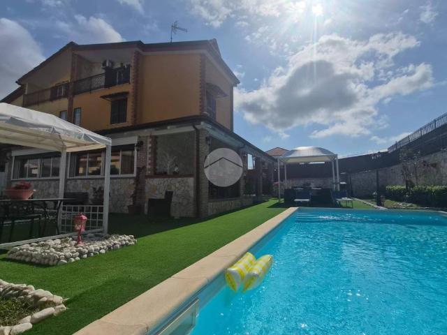 Villa in vendita a Giugliano in Campania NA