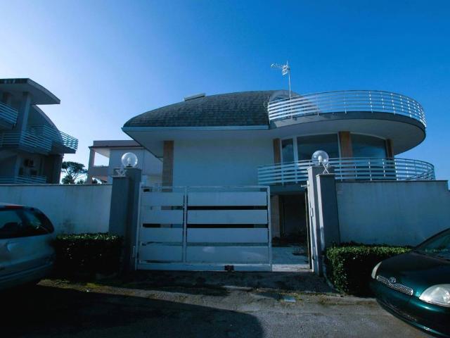Villa in vendita a Giugliano in Campania NA