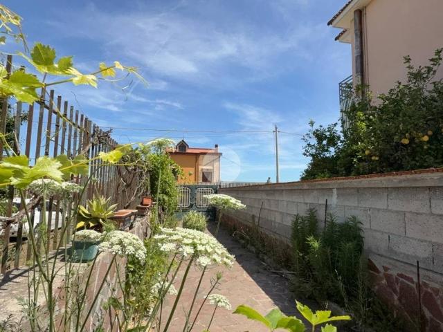 Villa in vendita a Giugliano in Campania NA