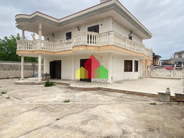 Villa in vendita a Giugliano in Campania NA
