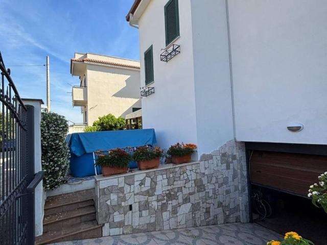 Villa in vendita a Giugliano in Campania NA