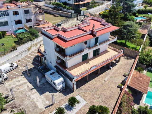 Villa in vendita a Giugliano in Campania NA