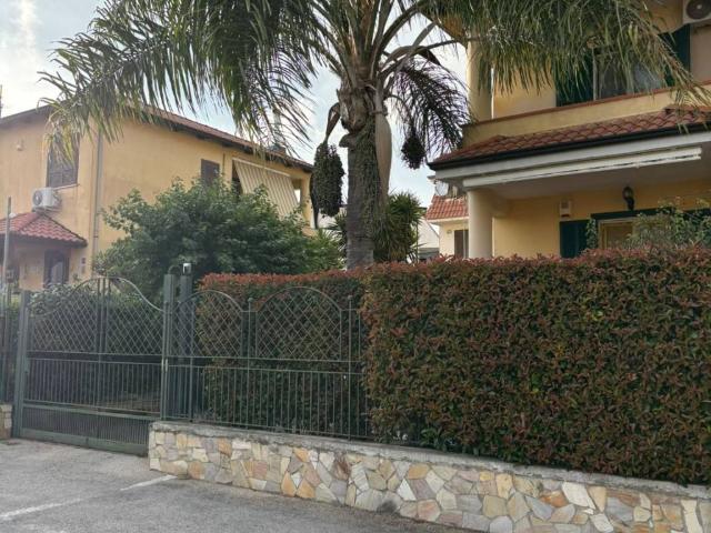 Villa in vendita a Giugliano in Campania NA
