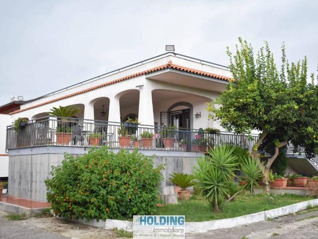 Villa in vendita a Giugliano in Campania NA