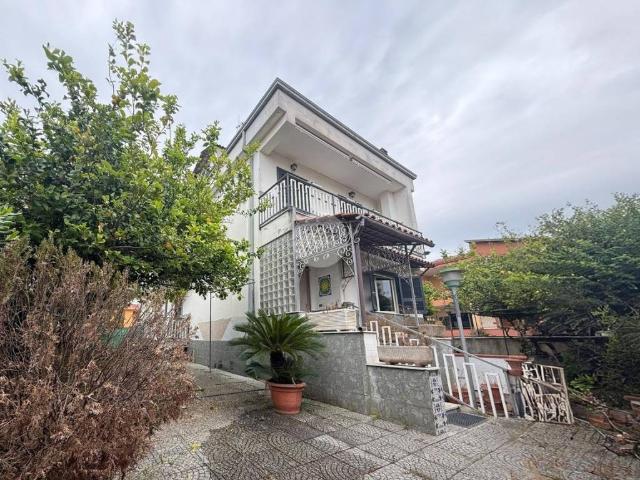 Villa in vendita a Giugliano in Campania NA
