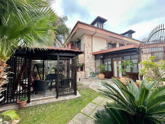 Villa in vendita a Giugliano in Campania NA