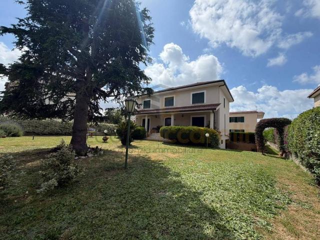 Villa in vendita a Giugliano in Campania NA