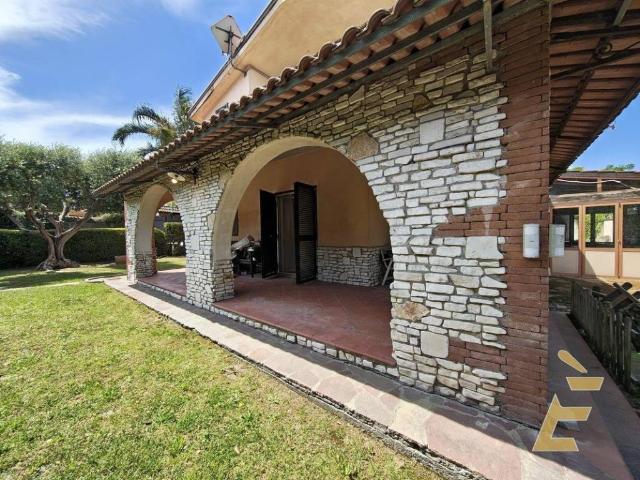 Villa in vendita a Giugliano in Campania NA