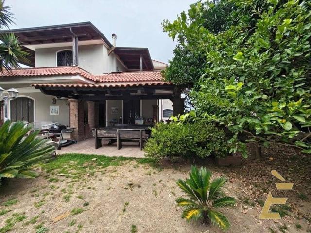 Villa in vendita a Giugliano in Campania NA