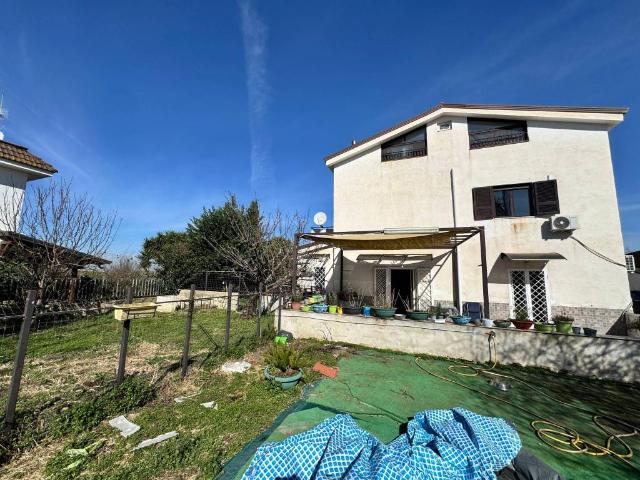 Villa in vendita a Giugliano in Campania NA