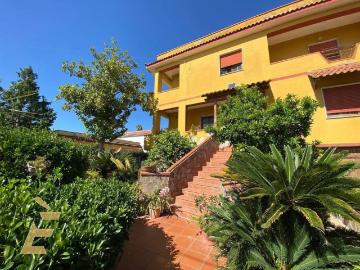 Villa in vendita a Giugliano in Campania NA