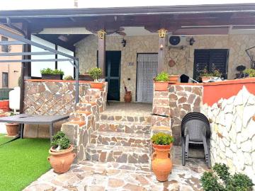 Villa in vendita a Giugliano in Campania NA