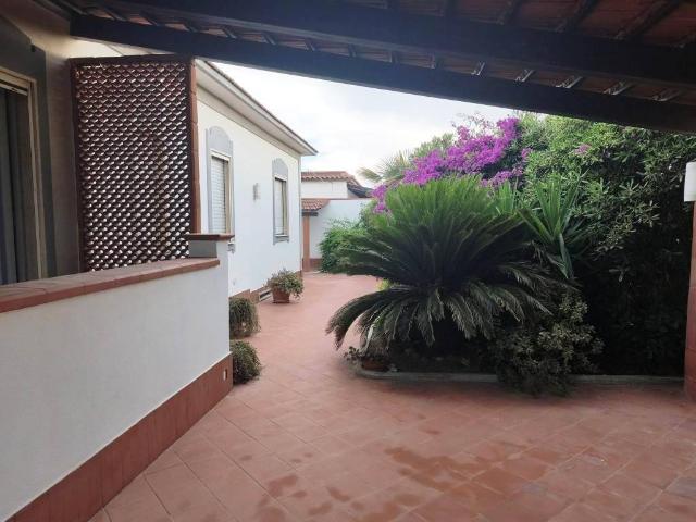 Villa in vendita a Giugliano in Campania NA