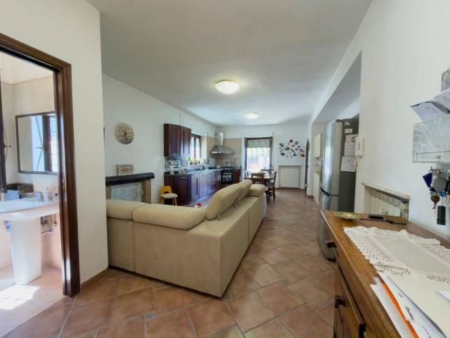 Villa in vendita a Giugliano in Campania NA