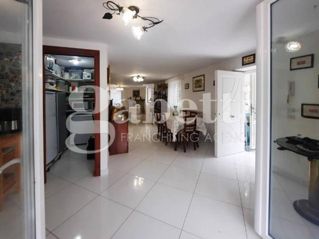 Villa in vendita a Giugliano in Campania NA
