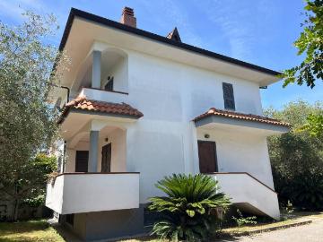 Villa in vendita a Giugliano in Campania NA