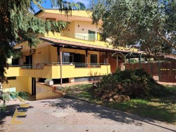 Villa in vendita a Giugliano in Campania NA