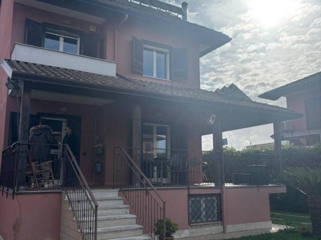 Villa in vendita a Giugliano in Campania NA
