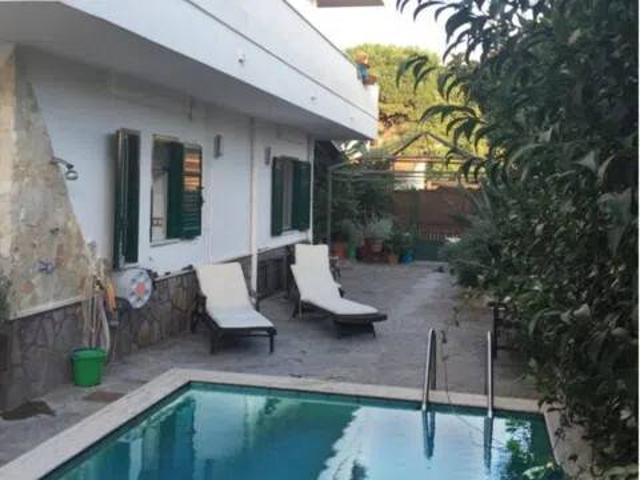 Villa in vendita a Giugliano in Campania NA