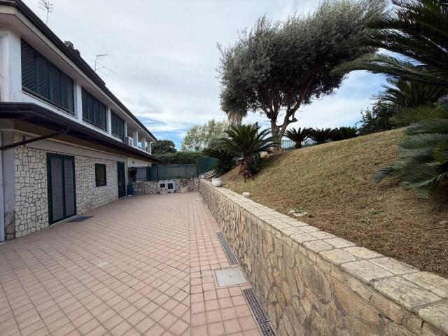 Villa in vendita a Giugliano in Campania NA