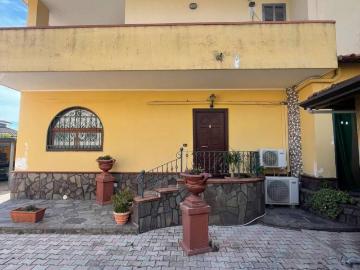 Villa in vendita a Giugliano in Campania NA