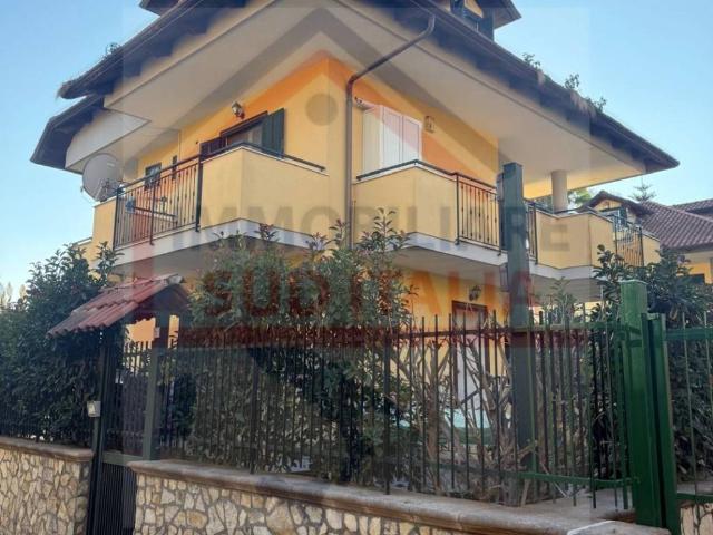 Villa in vendita a Giugliano in Campania NA