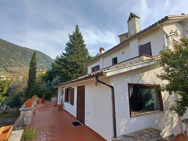 Villa in vendita a Giuliano di Roma FR