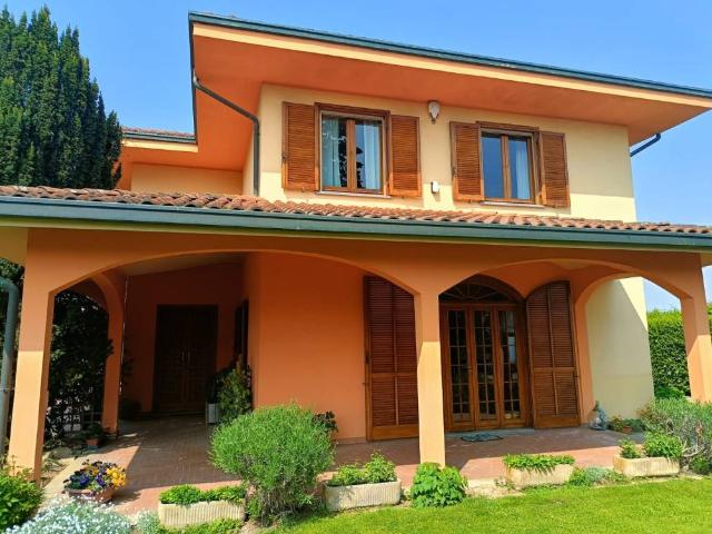 Villa in vendita a Giarole AL