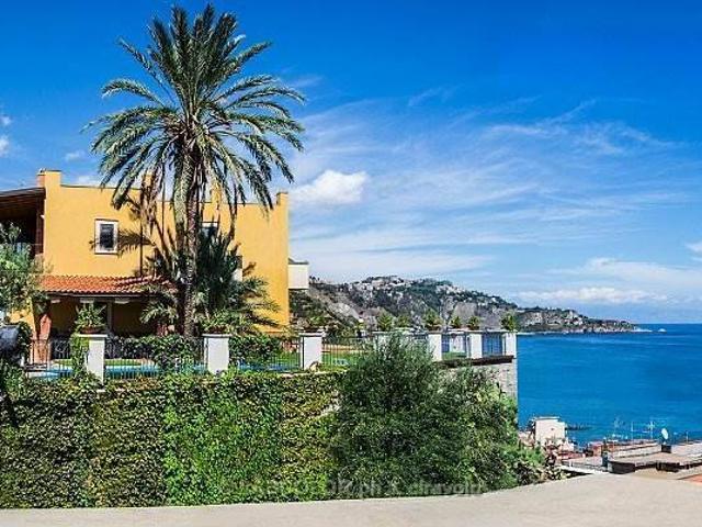 Villa in vendita a Giardini Naxos ME