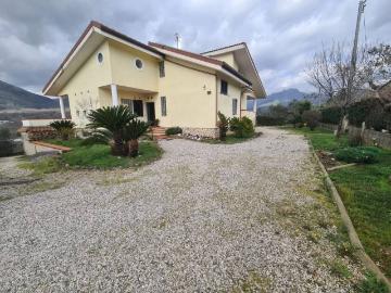 Villa in vendita a Giffoni Sei Casali SA