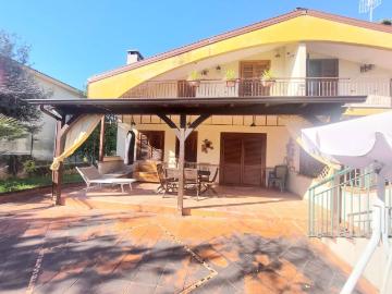 Villa in vendita a Giffoni Sei Casali SA