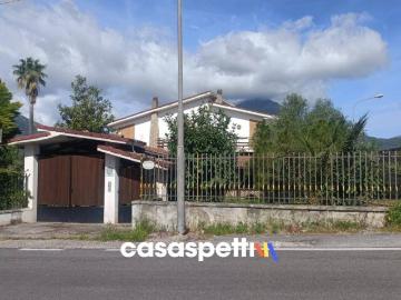 Villa in vendita a Giffoni Sei Casali SA