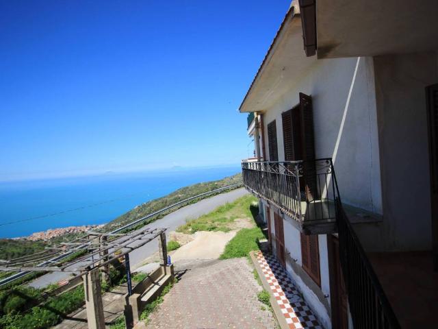 Villa in vendita a Gioiosa Marea ME
