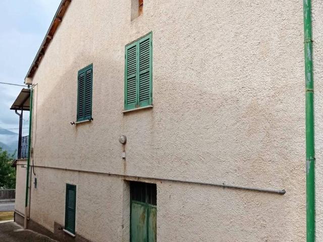 Villa in vendita a Gioia dei Marsi AQ