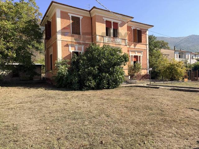 Villa in vendita a Gioia dei Marsi AQ
