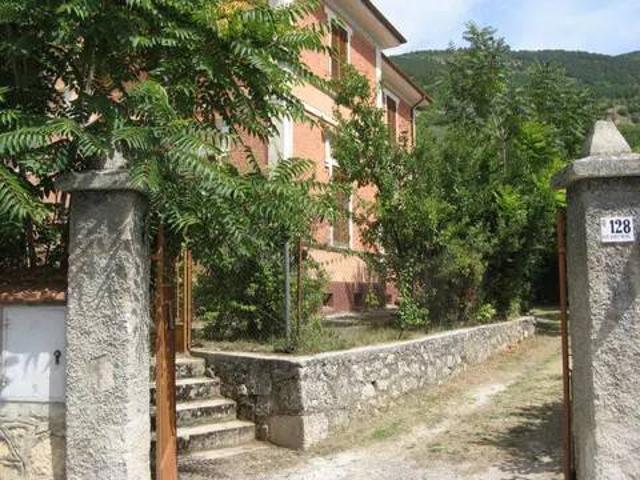 Villa in vendita a Gioia dei Marsi AQ