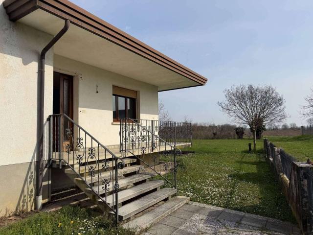 Villa in vendita a Gruaro VE
