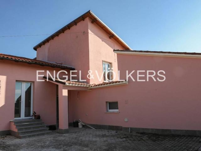 Villa in vendita a Graffignano VT
