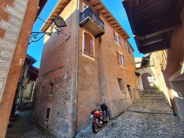 Villa in vendita a Grandola ed Uniti CO