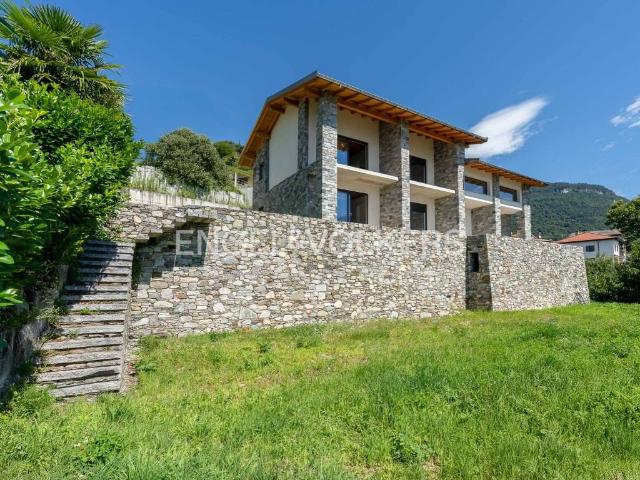 Villa in vendita a Gravedona ed Uniti CO