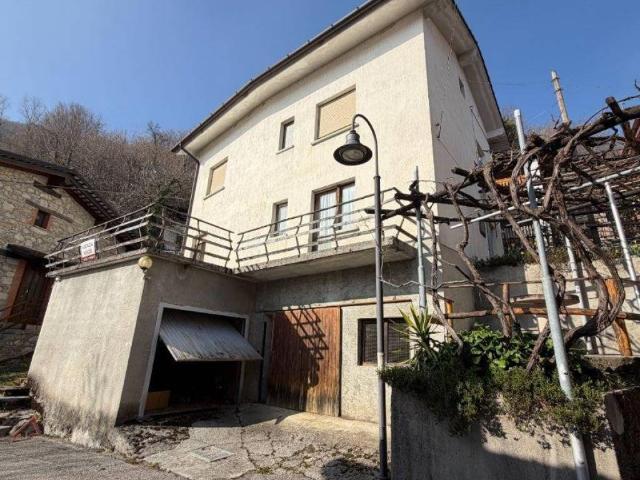 Villa in vendita a Grimacco UD